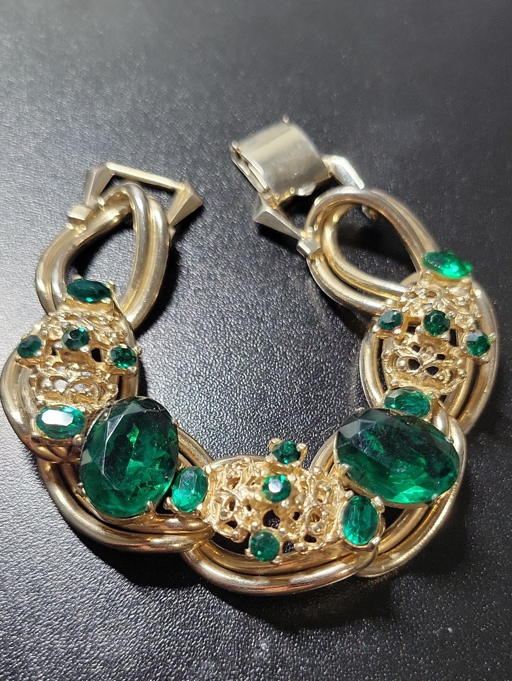 Gold-Tone Bracelet with Green Glass